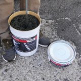 roeren van kunsthars mortel